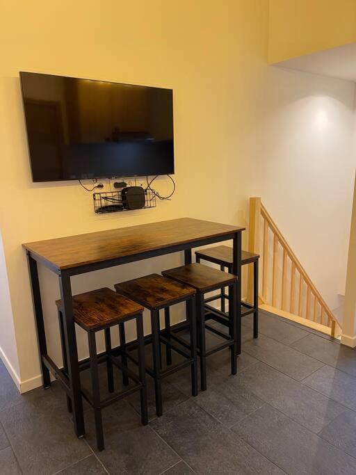 Apartment 16 Eme