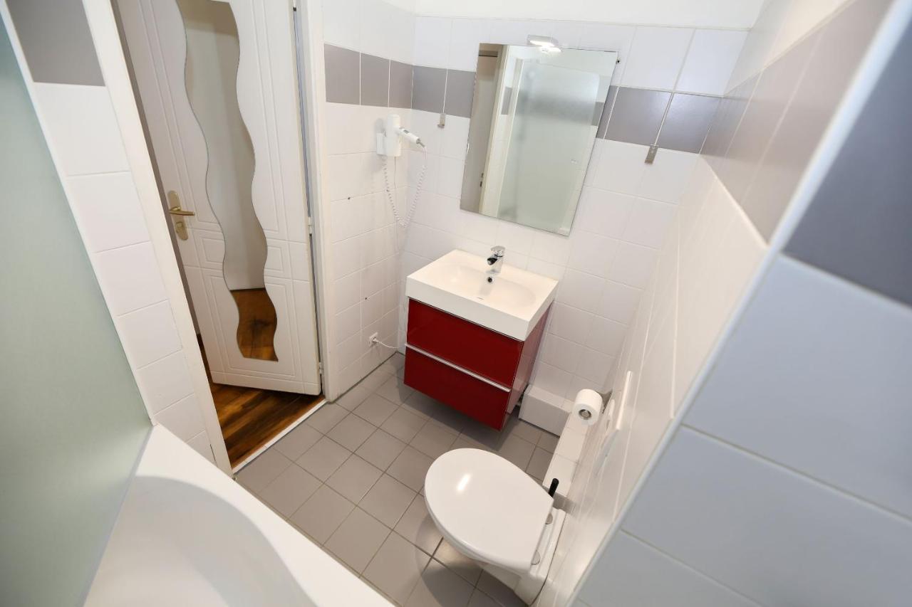 502- Studio De Charme Dans Quartier Anime 5 Apartment *