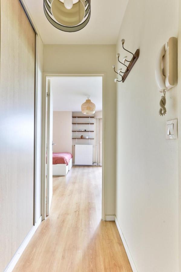 Apartment For 2 People In La Villette