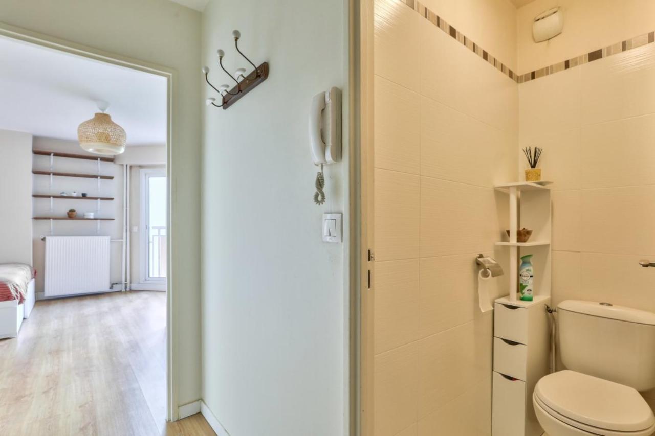 For 2 People In La Villette Apartment *