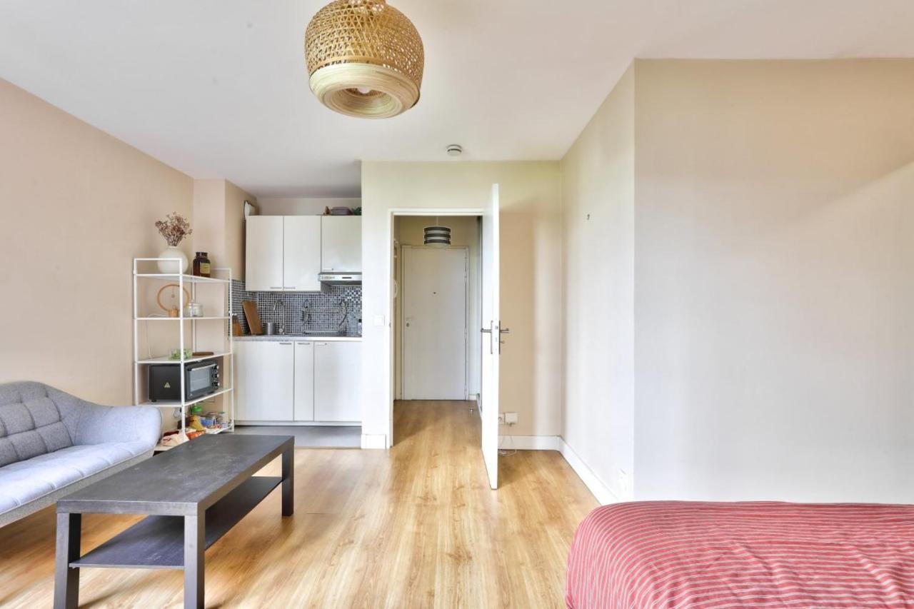 Apartment For 2 People In La Villette *