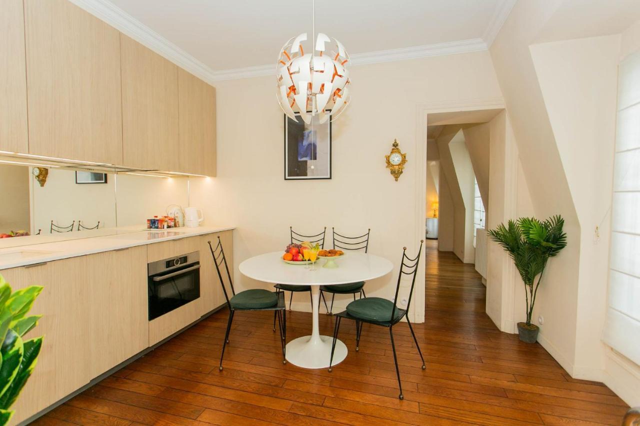 Pont Neuf - St Germain Apartment *