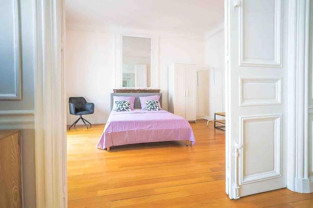 Apartment Avenue Des Champs-elysees, D'exception Paris