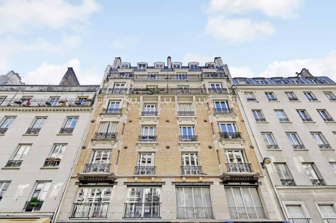 Freshly Renovated In The Heart Of Apartment *