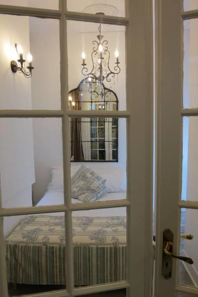 Fleur De Lys One Bedroom Apartment