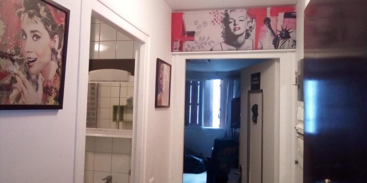 Apartment Pigalle Montmartre De 25 M2 - 2 Minutes De La Station Metro Pigalle - 2 Lits Simples Type Gigogne Pour 2 Personnes - Quartier Hypertouristique - Cabaret Moulin Rouge A 200 M, Cafe Aux Noctambules ,cabaret Chez Michou-restaurants-saunas