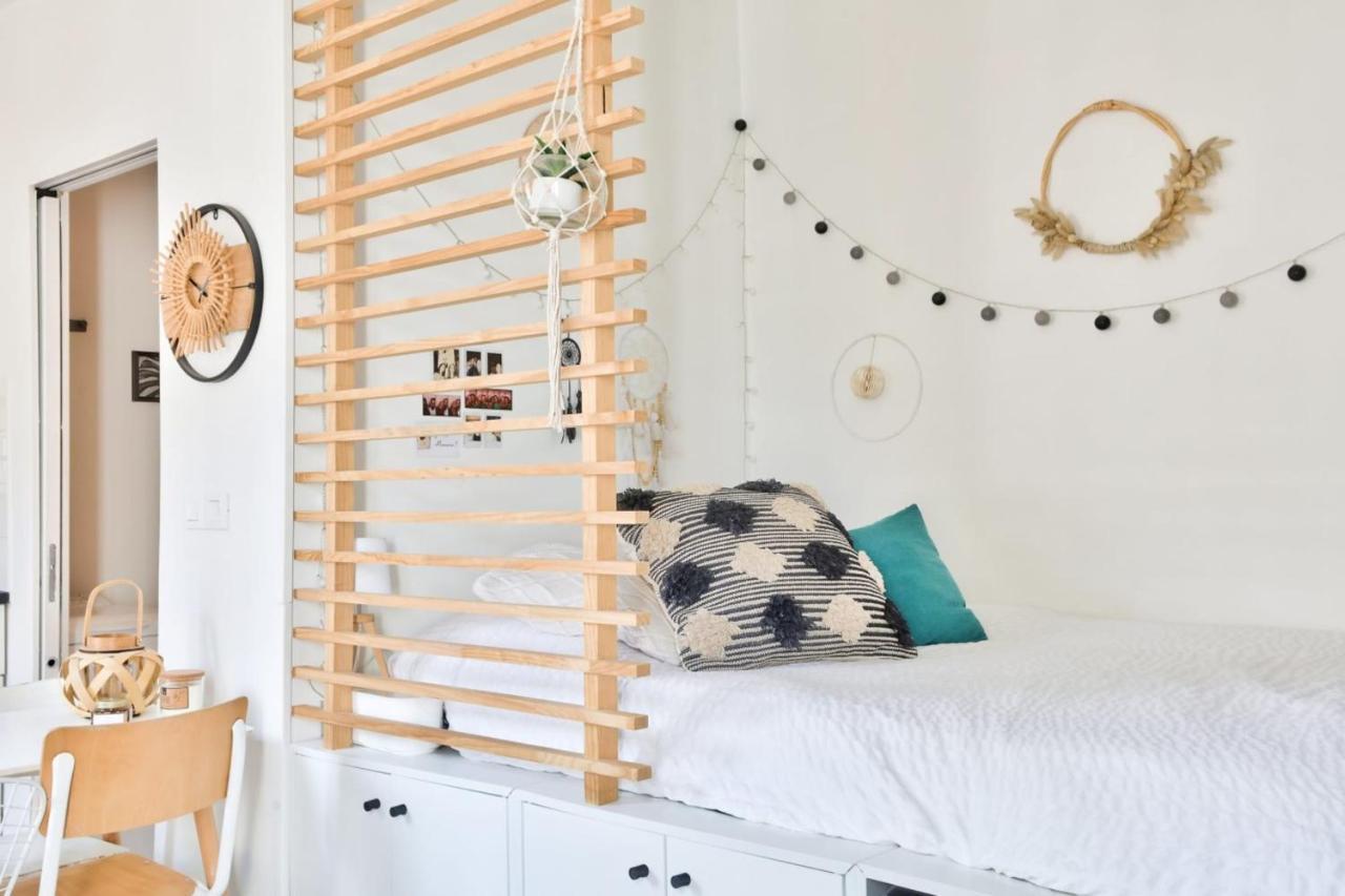 Cozy For 2 People In Montmartre Apartment