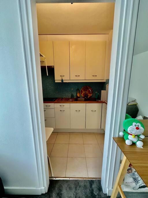10 Canal, Studio Au Calme, Piscine Solarium Apartment Paris