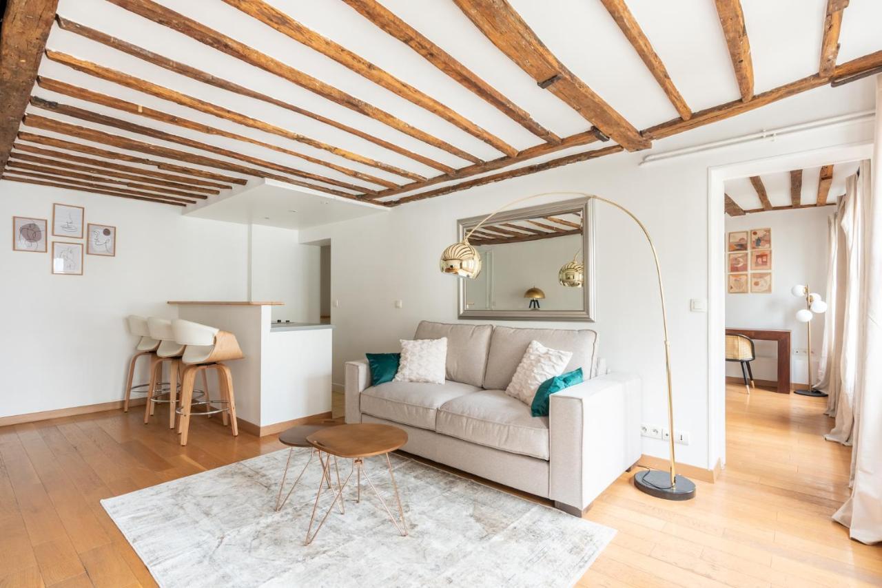 Typical Flat In The Old Appartement Paris