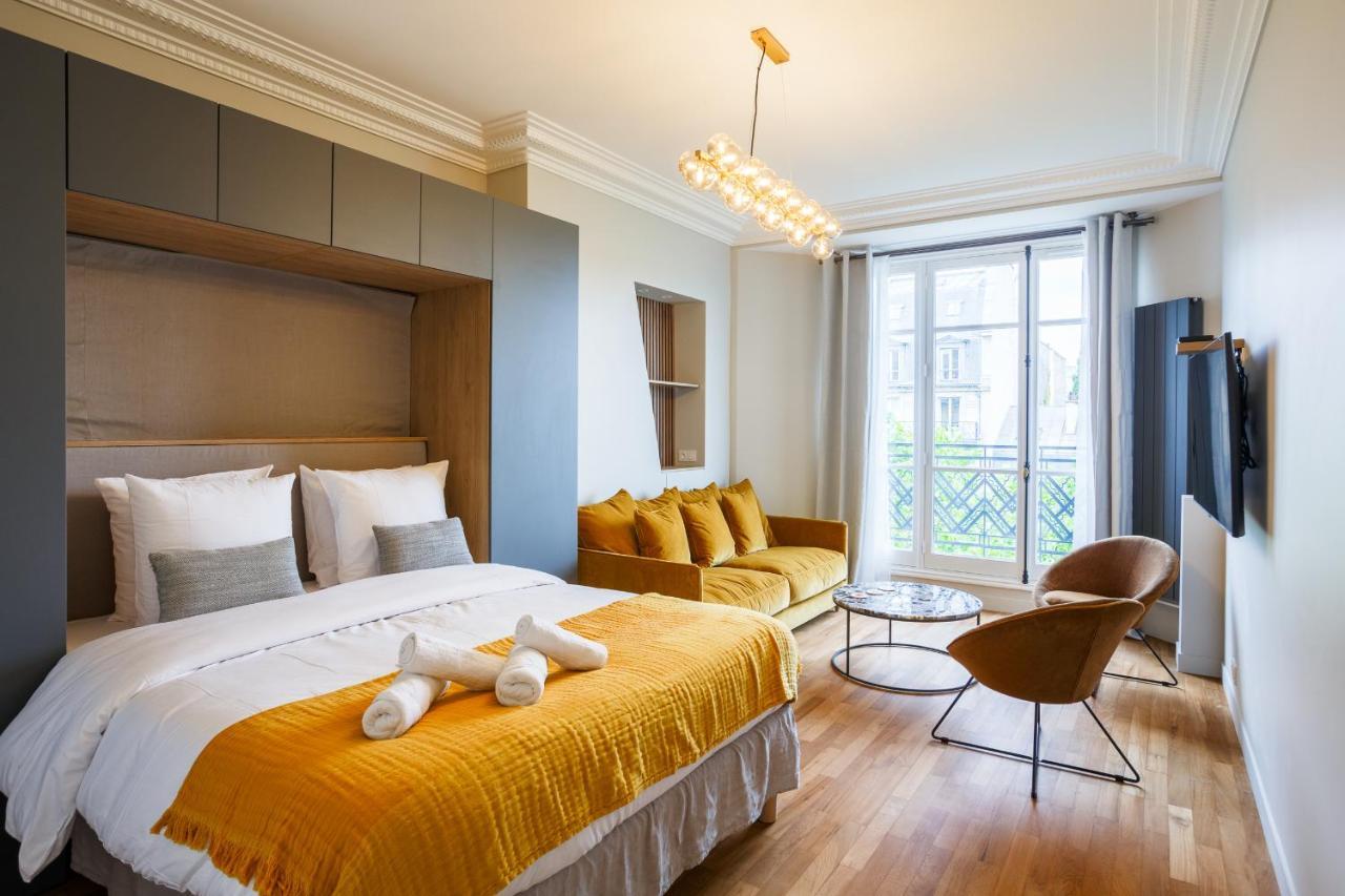 The Eiffel Tower Cosy Nest Apartment