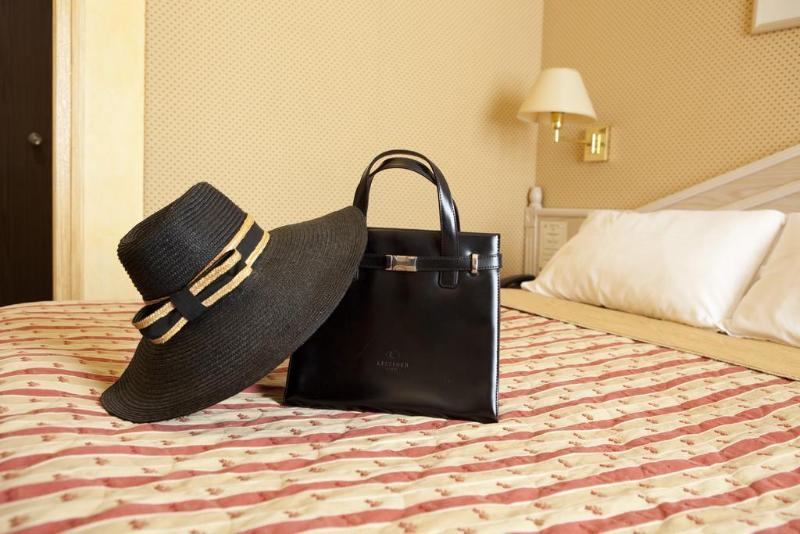 Esteem Tour Eiffel Hotel 4*