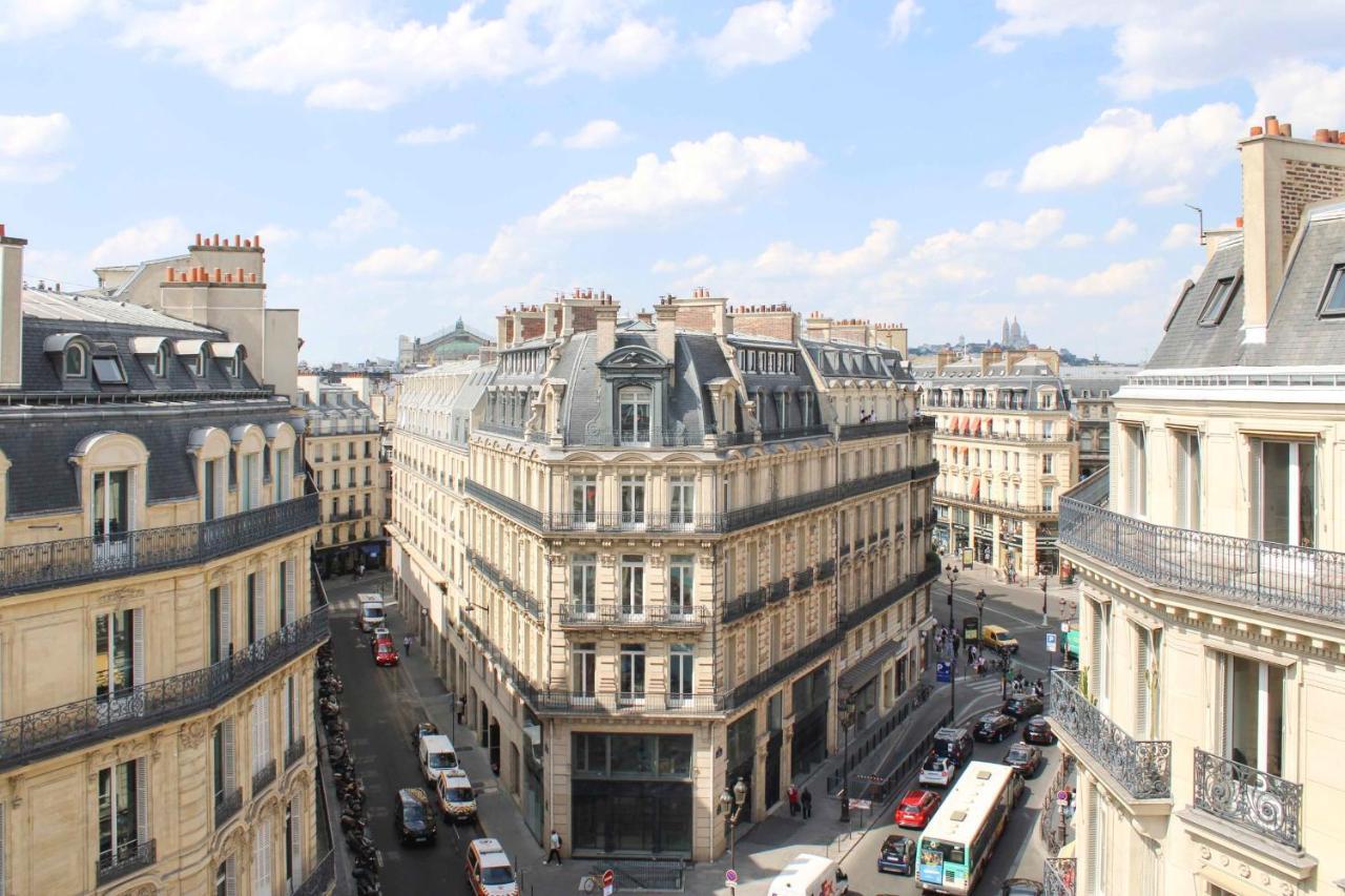 In The Center Of Appartement Paris