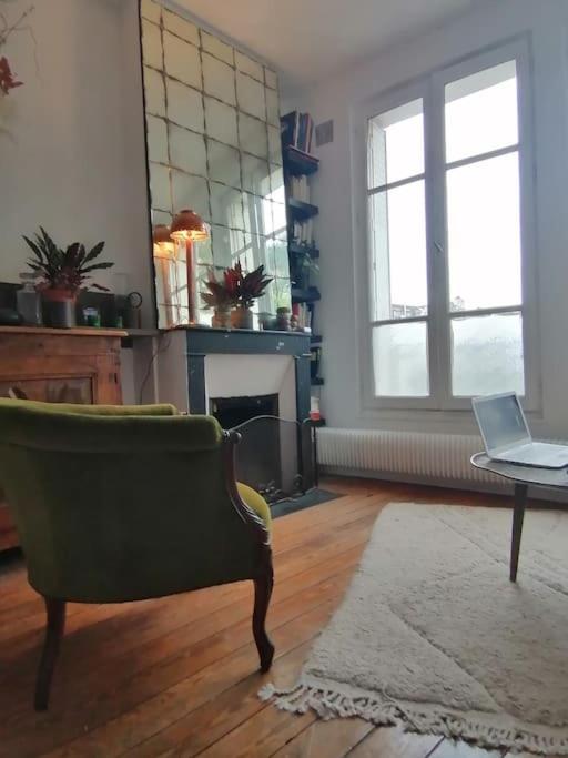 Appartement Avec Vue Exceptionnelle A Montmartre. *