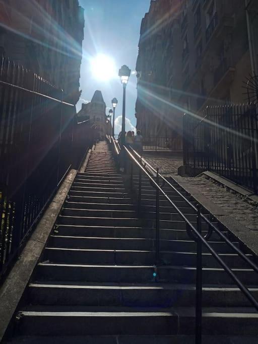 Appartement Avec Vue Exceptionnelle A Montmartre. Paris