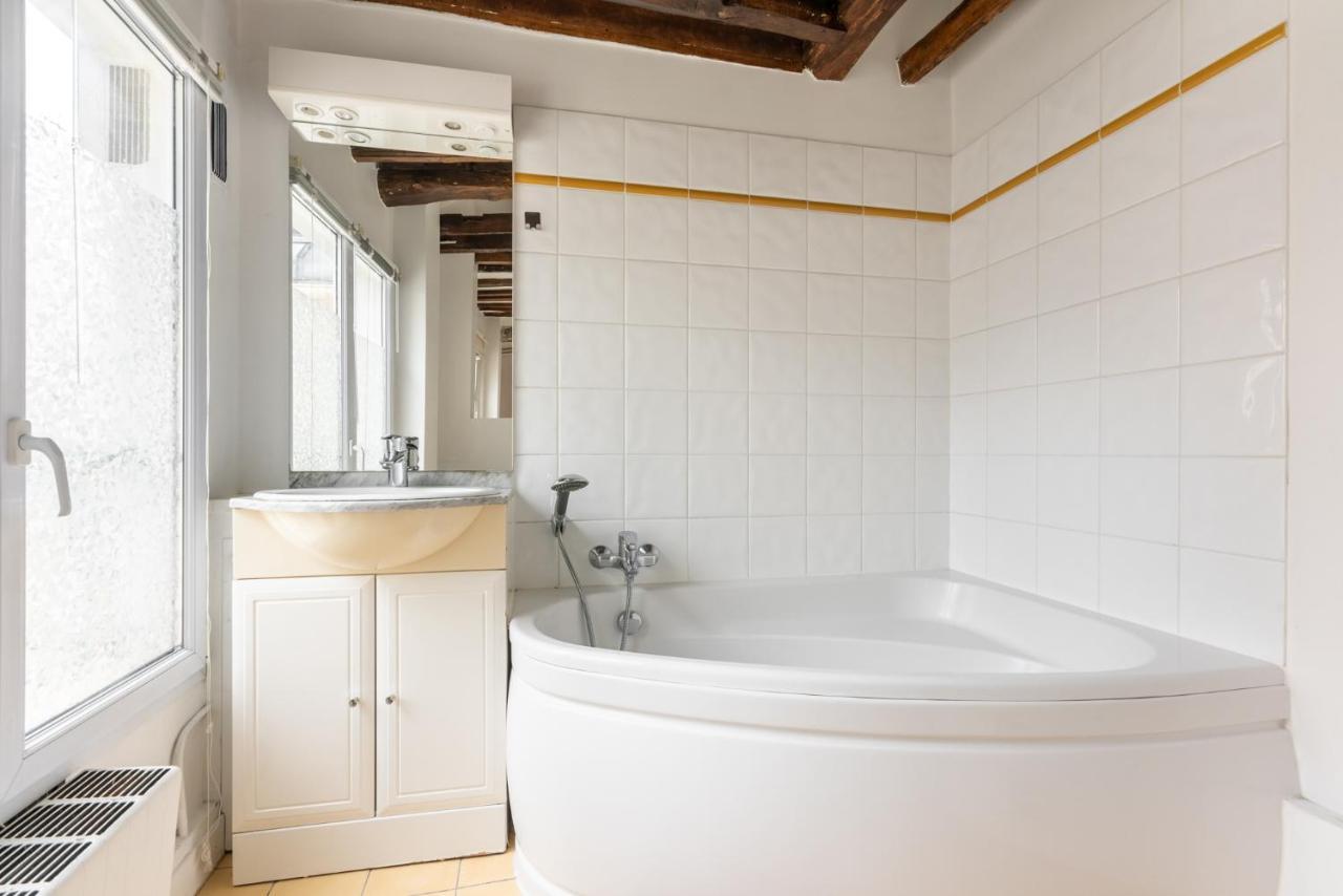 Typical Flat In The Old Appartement *