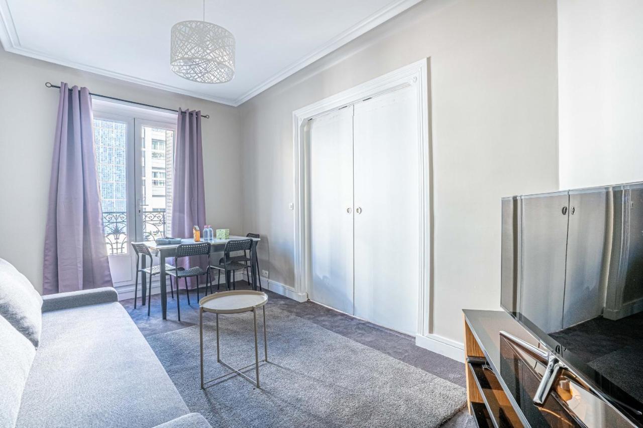 20 - Urban Design Flat Pere Lachaise Apartment *