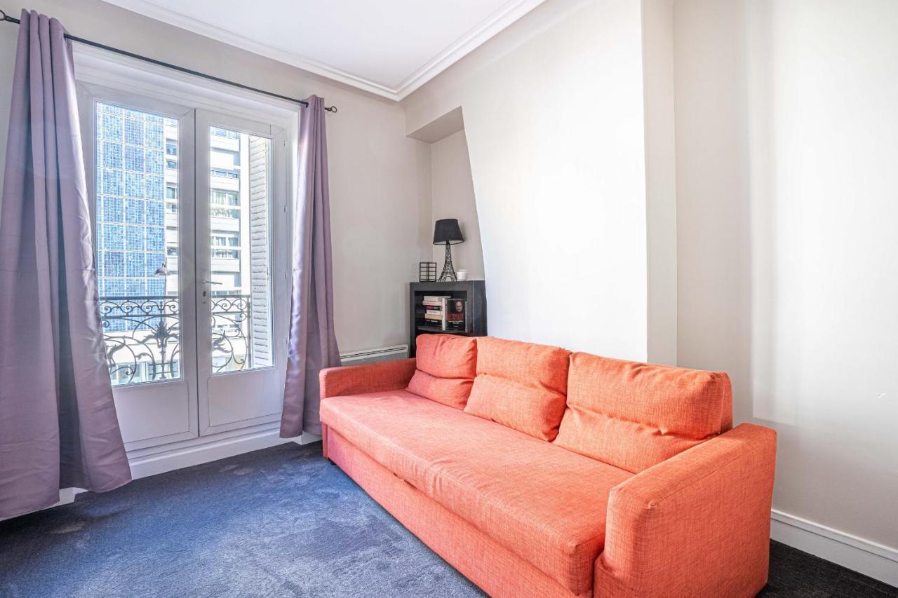 20 - Urban Design Flat Pere Lachaise Apartment *