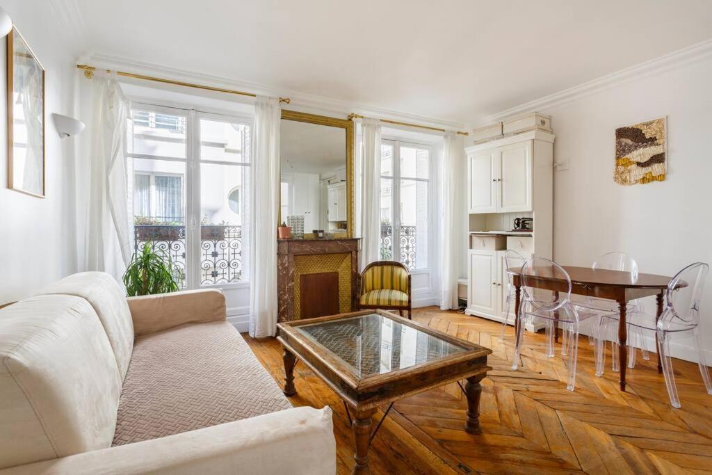 Haussmannien Place De L Etoile Appartement Paris
