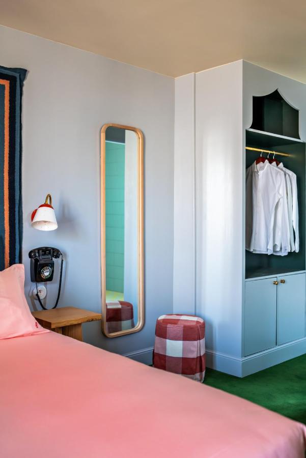 De La Boetie 4*
