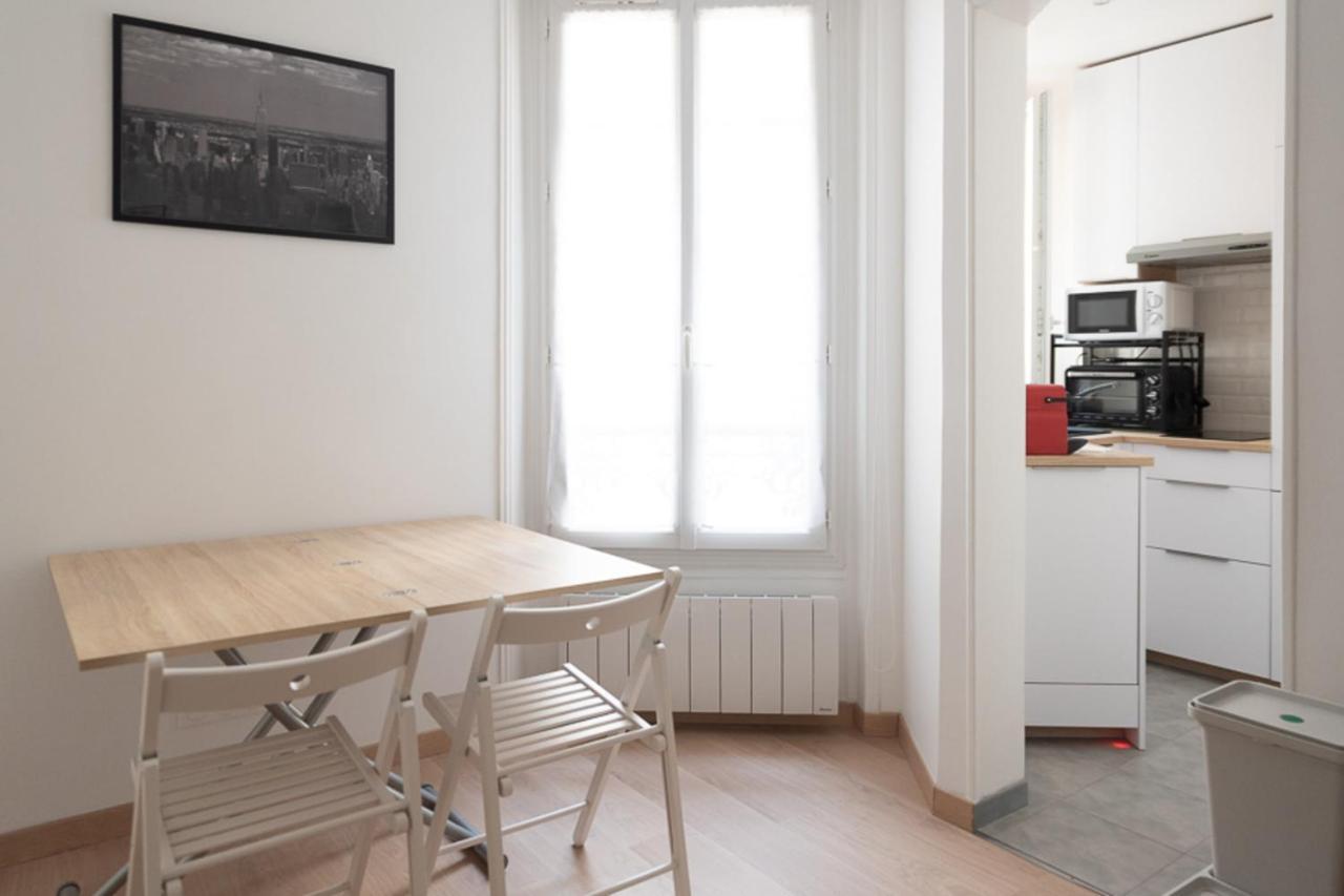 Very Bright Nest Close To Belleville Park Appartement