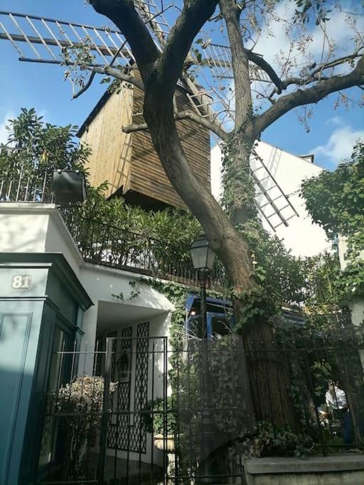 Appartement Avec Vue Exceptionnelle A Montmartre. *