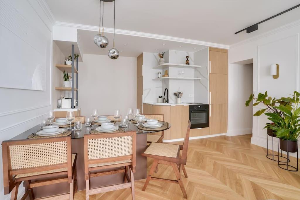 Amazing For 6 In The Center Of Apartment