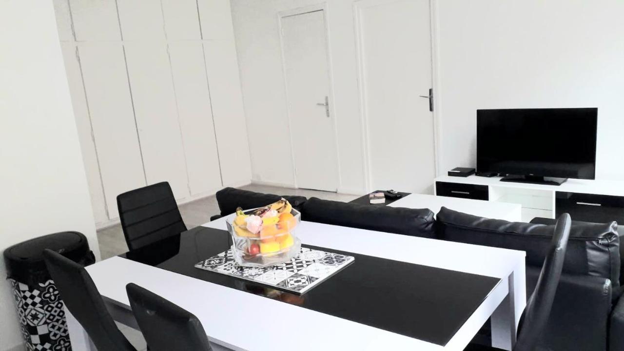 Modern 1 Bed Flat - Near Arc De Triomphe & Champs Elysees * Paris