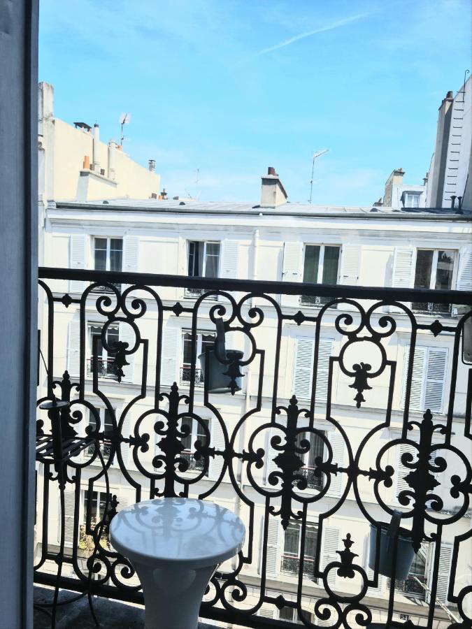 A Montmartre Apartment *