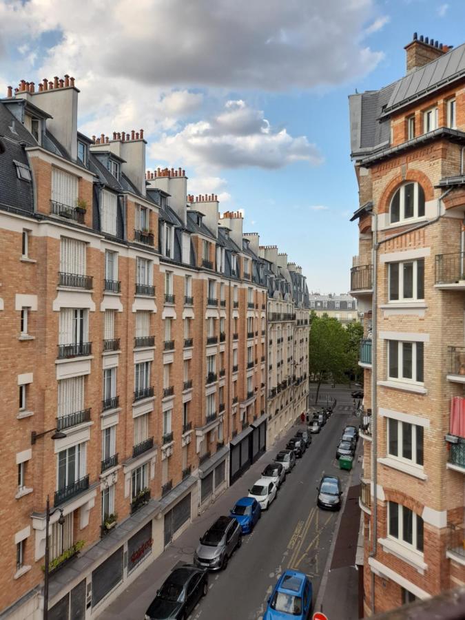 Séjour chez l'habitant Un Typique Parisien / A Typical Parisian *