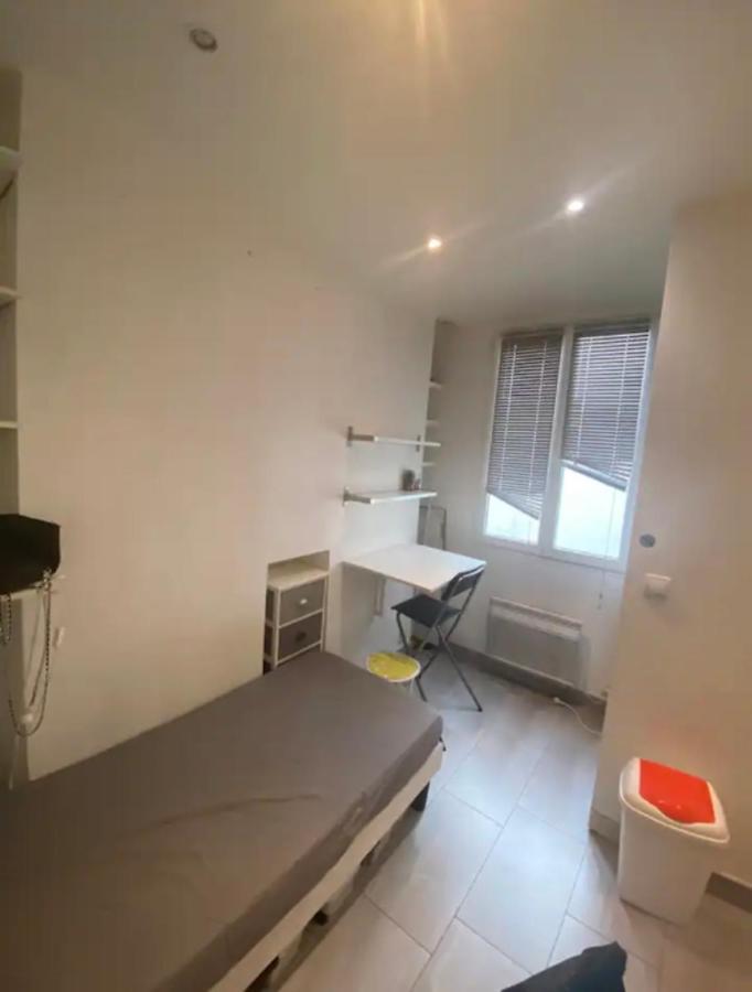 Small Near Eiffel Tower Apartment