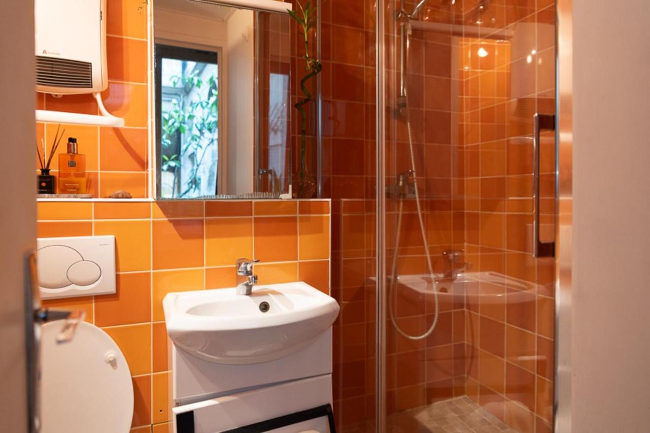 Bright Studio Of 25 M In The Heart Of 4th Apartment