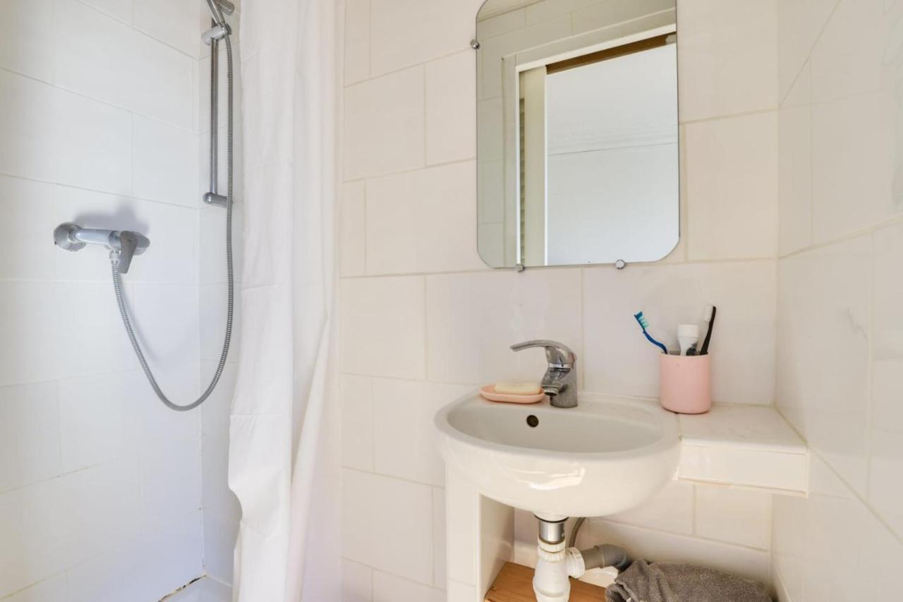 For 2 - 19e Apartment Paris