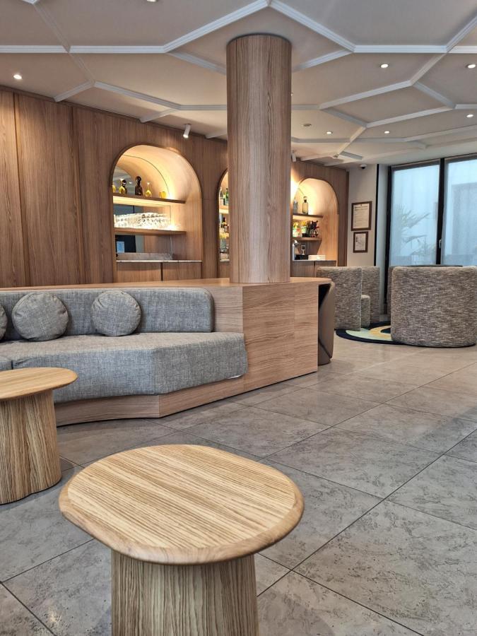 Mercure Arc De Triomphe Wagram 4*