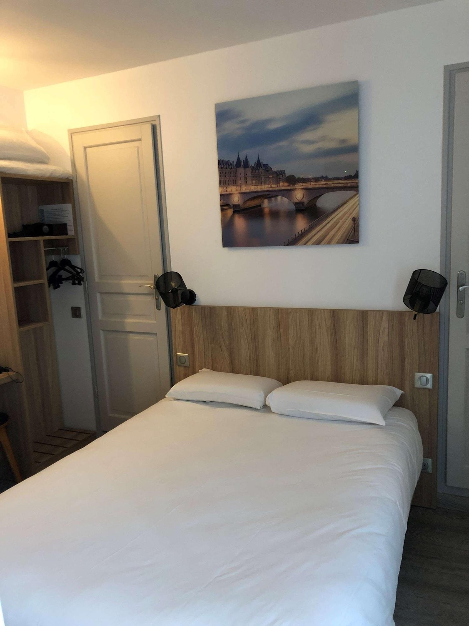 Kyriad 10 - Canal Saint Martin - République Hotel