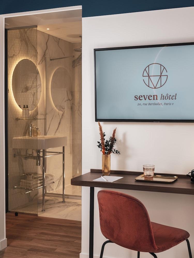 Hotel Seven