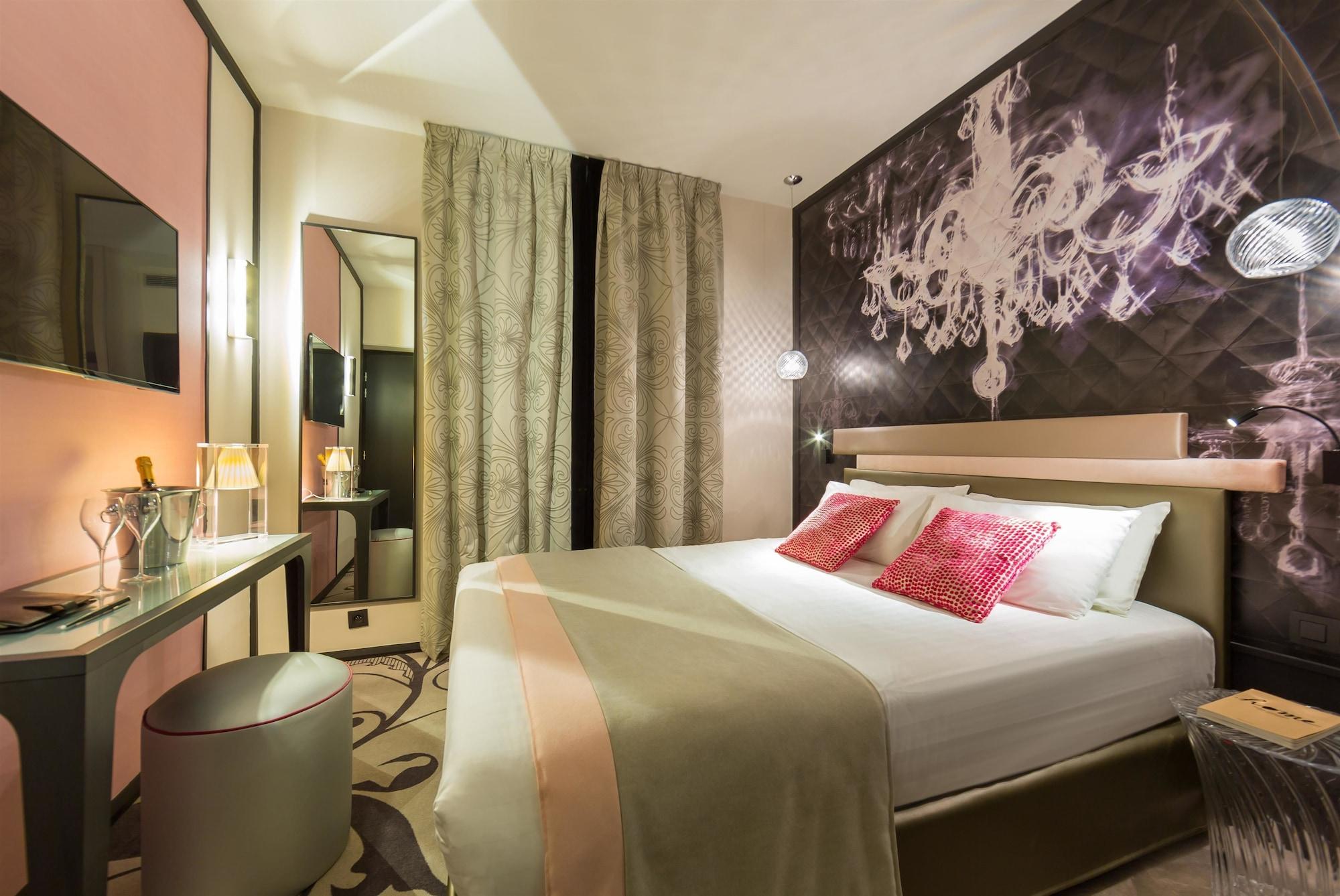 Yllen Eiffel Hotel