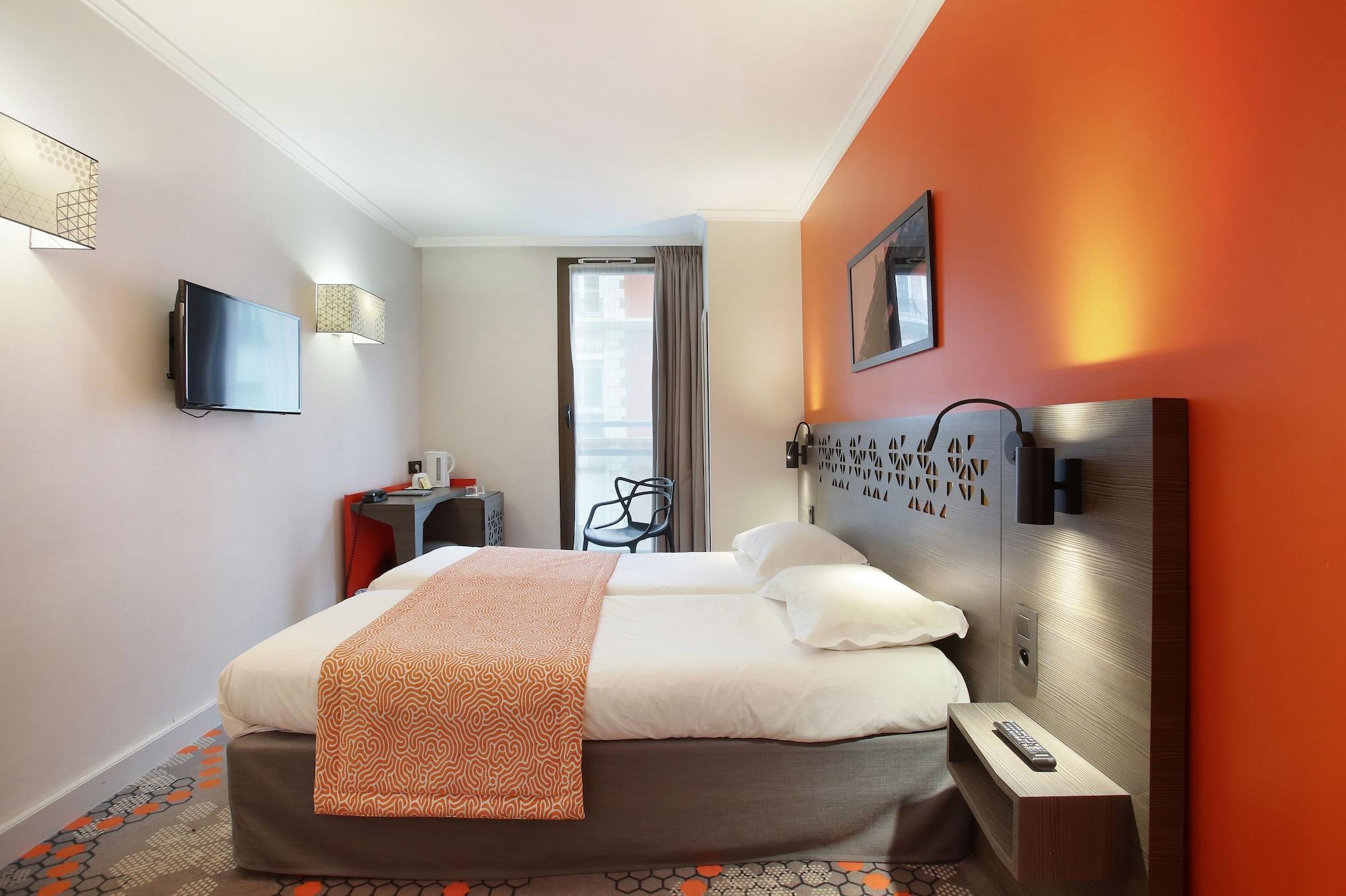 Eiffel Capitol Hotel Paris