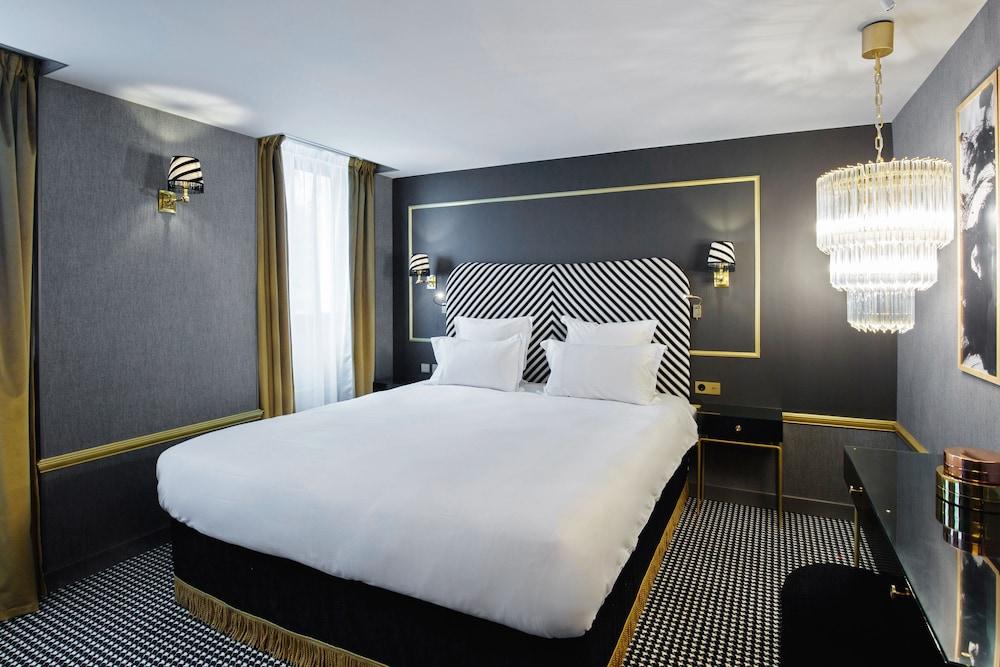 Snob Hotel