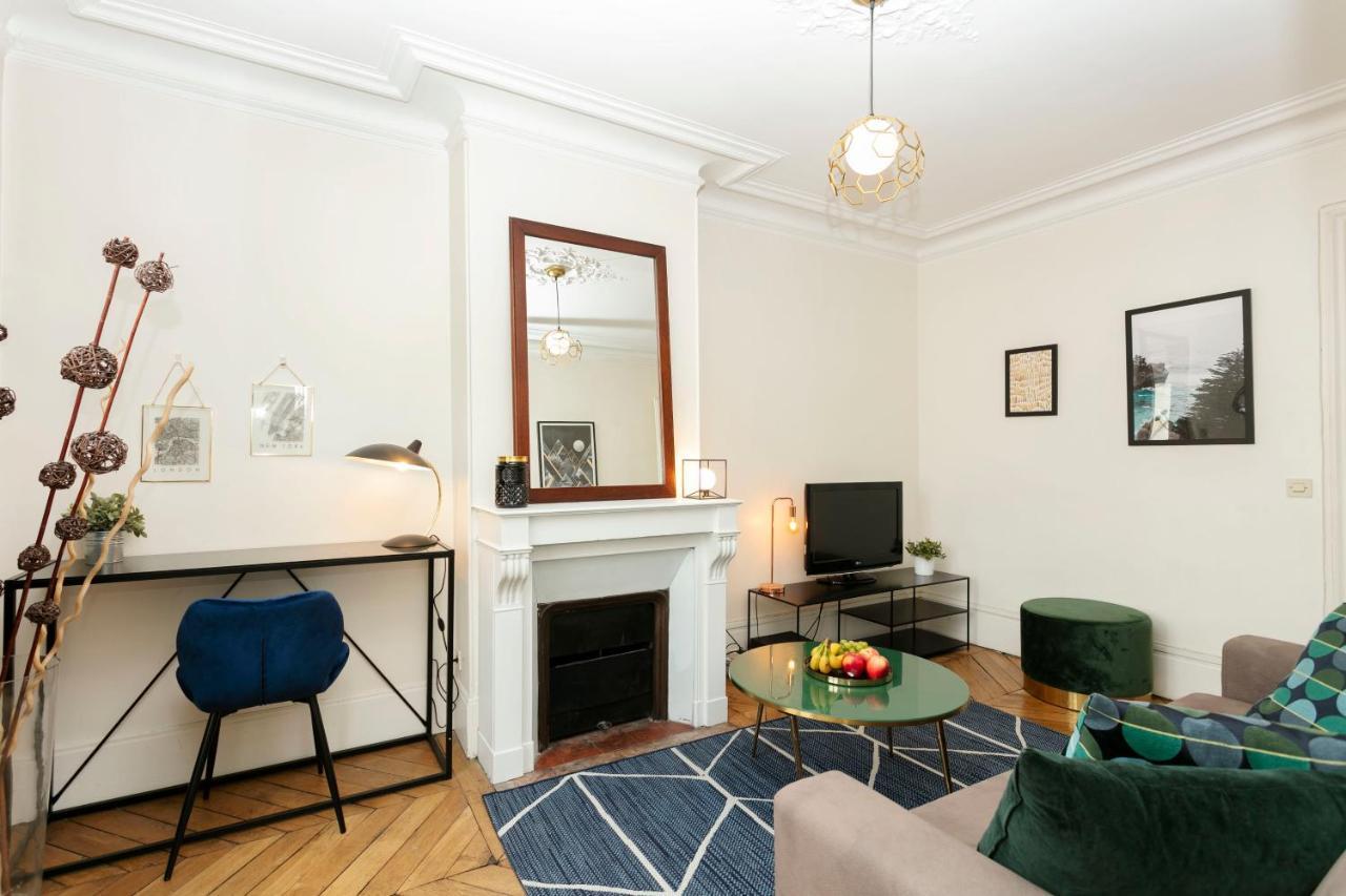 Apartment Latin Quarter With Balcony - Cityapartmentstay