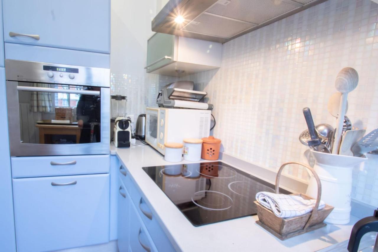 Spacious 50 M Cocoon In The Heart Of 17th Paris