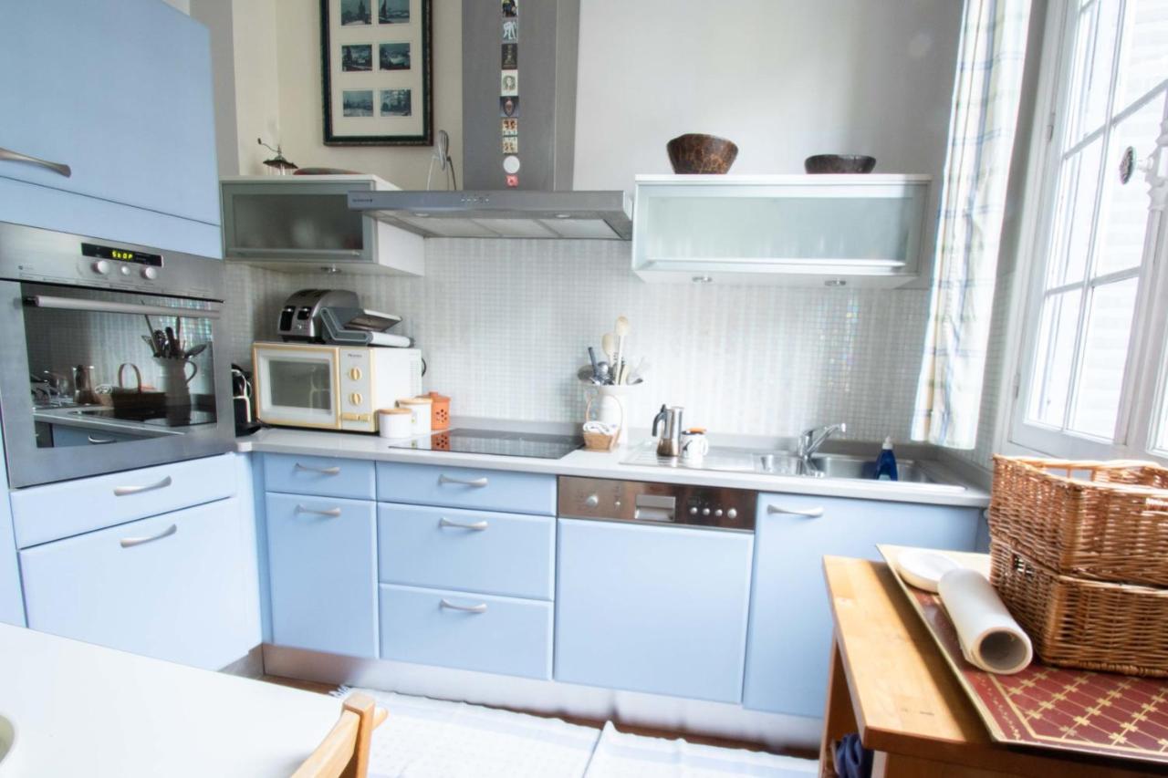 Spacious 50 M Cocoon In The Heart Of 17th Apartment *