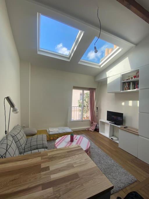 Loft Sous Les Toits En Plein Coeur De Montmartre!