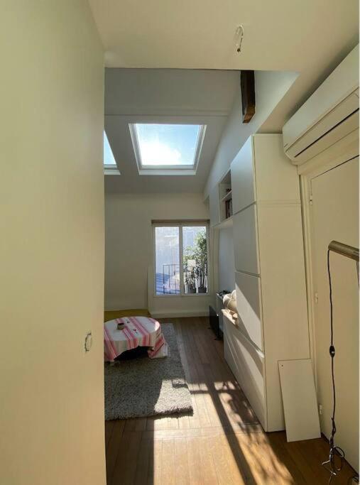 Apartment Loft Sous Les Toits En Plein Coeur De Montmartre!