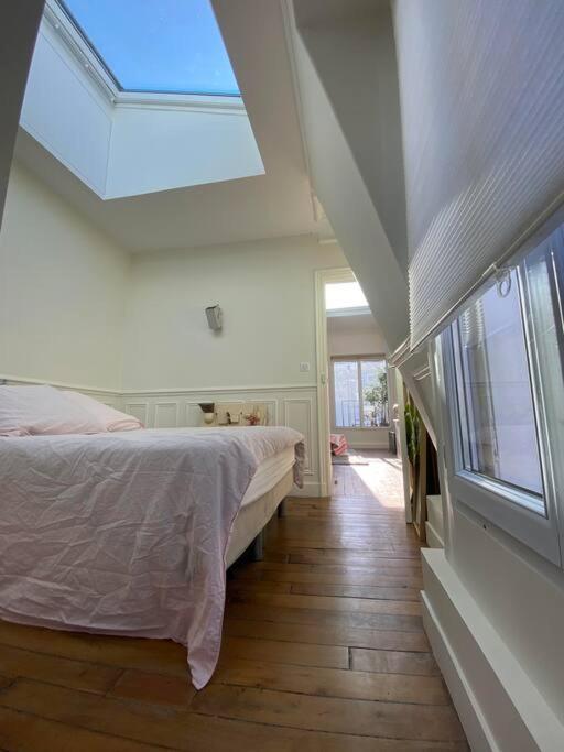 Loft Sous Les Toits En Plein Coeur De Montmartre! Apartment Paris