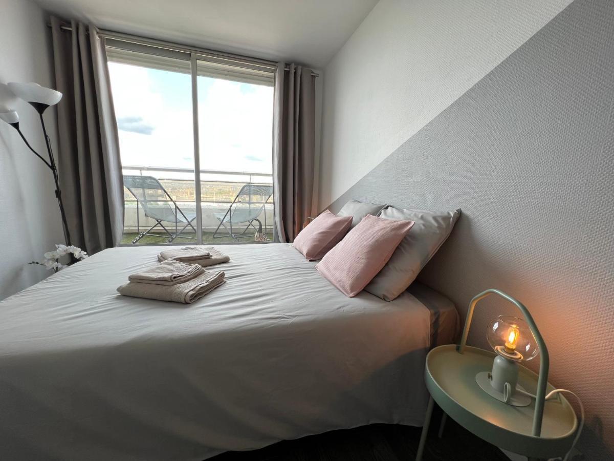 Above Eiffel Tower View Balcony Appartement