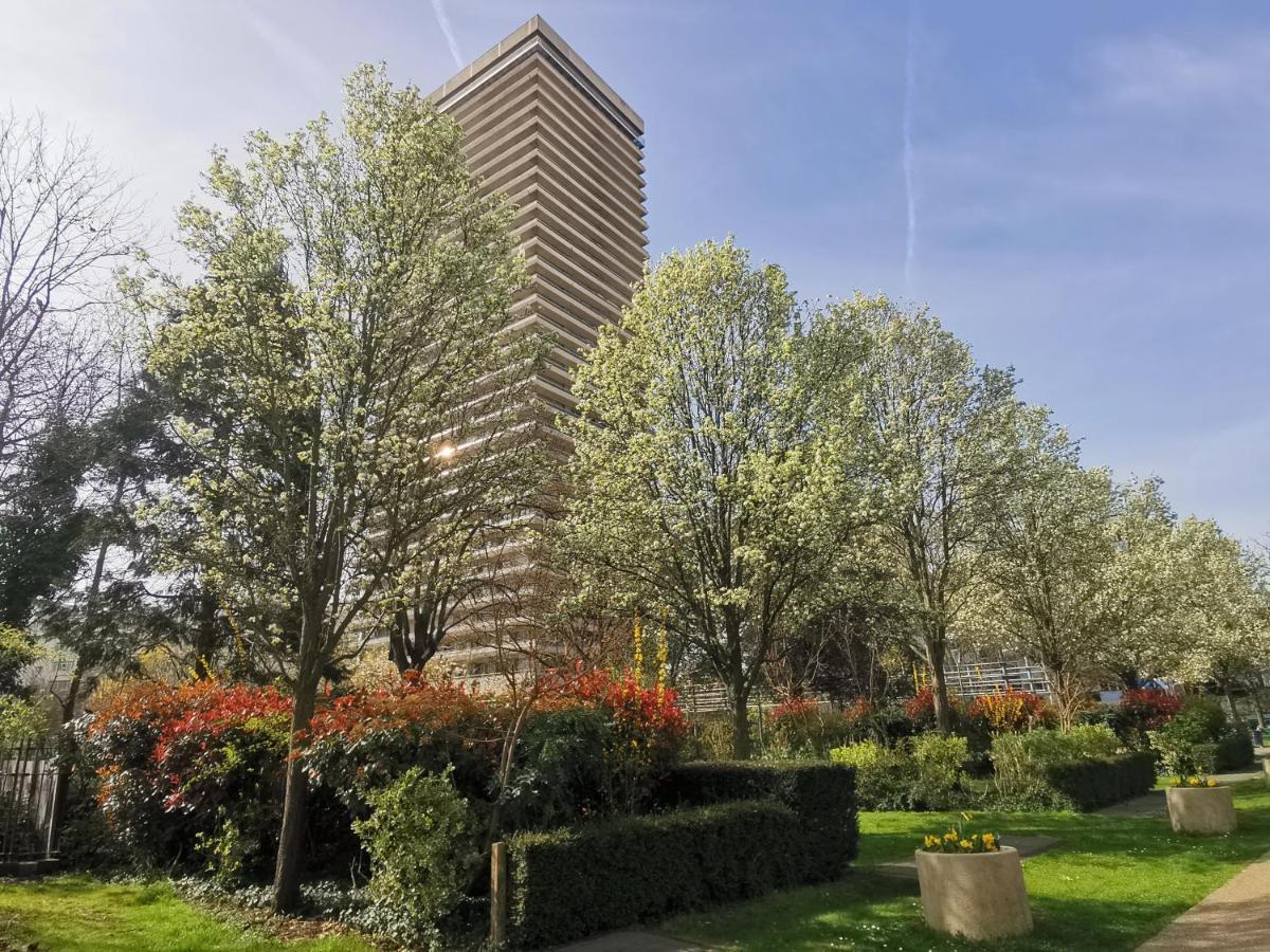 Appartement Above Eiffel Tower View Balcony