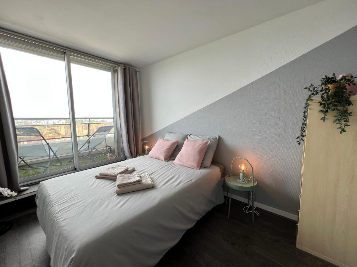 Above Eiffel Tower View Balcony Appartement Paris