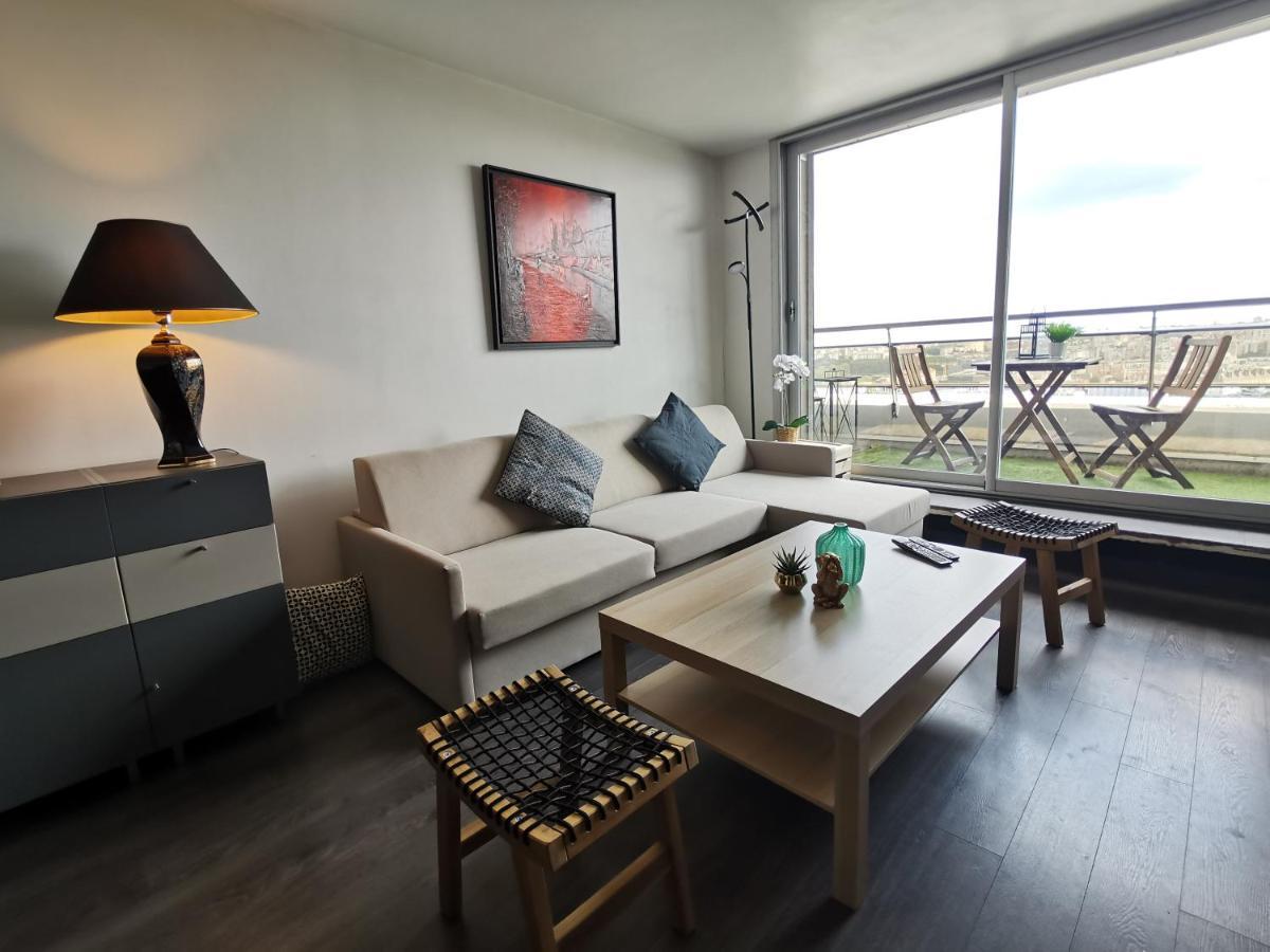 Appartement Above Eiffel Tower View Balcony