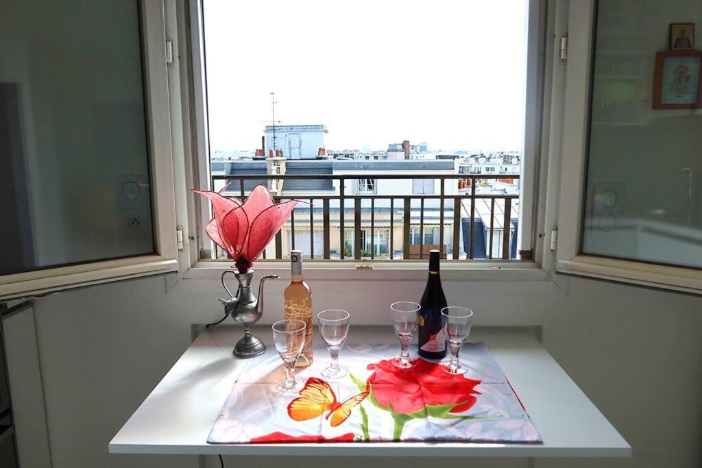 Eiffel Tower View Rooftop Studio * Paris
