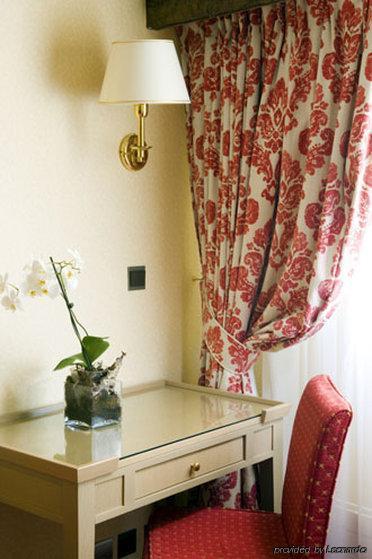 Passy Eiffel Hotel 3*